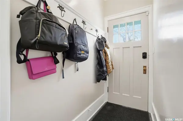 903 6th AVENUE N, Saskatoon, SK S7K 2T3