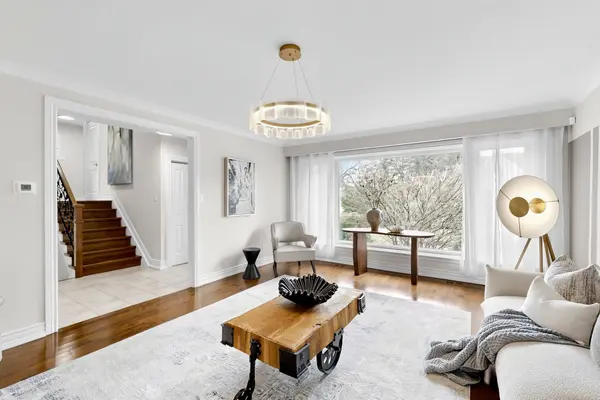 261 Pinehurst DR, Oakville, ON L6J 4X2