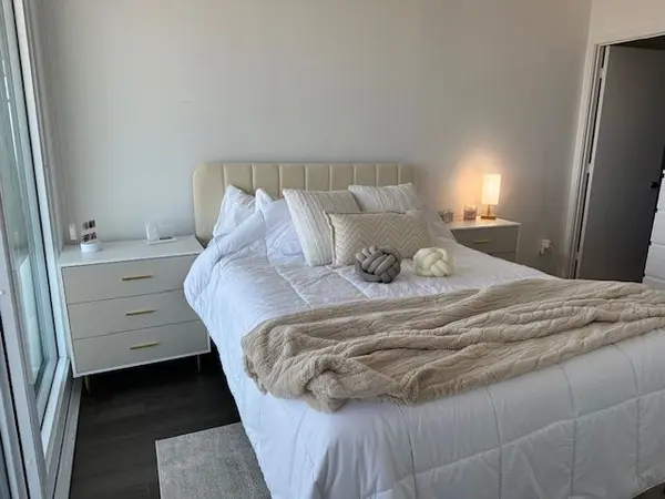 3900 Confederation Pkwy #5410, Mississauga, ON L5B 0M3