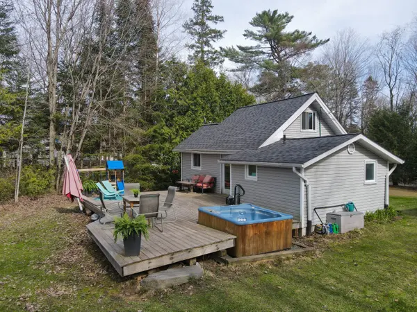 6 Hibberd LN, Huntsville, ON P1H 1C9