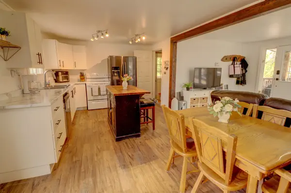 6 Hibberd LN, Huntsville, ON P1H 1C9