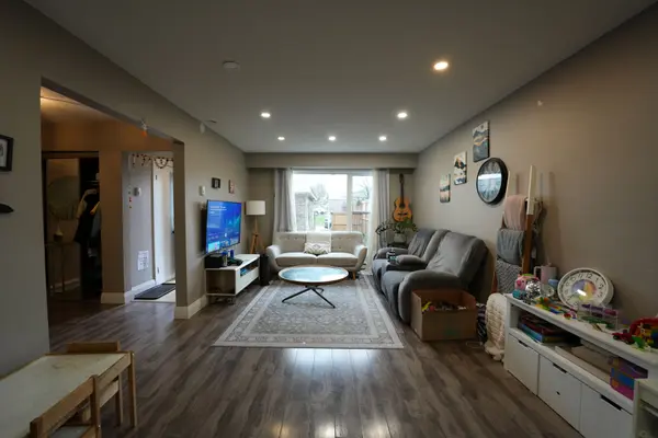 8 Ralgreen CRES, Kitchener, ON N2M 1T9