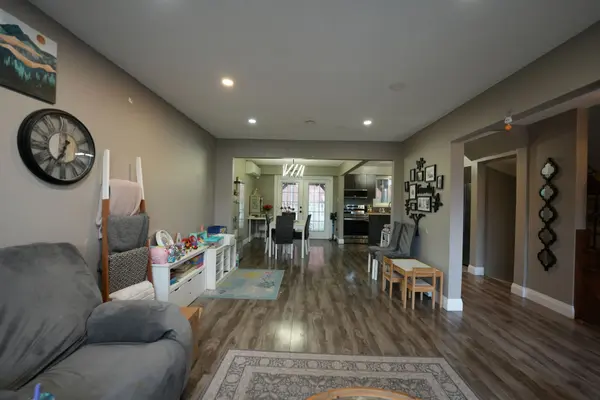 8 Ralgreen CRES, Kitchener, ON N2M 1T9