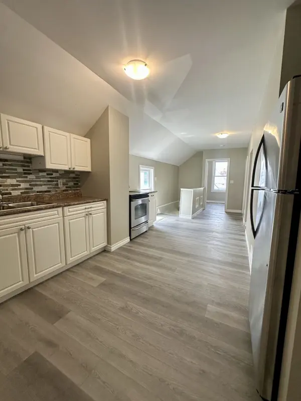 35 Inkerman ST #Upper, St. Thomas, ON N5P 3E9