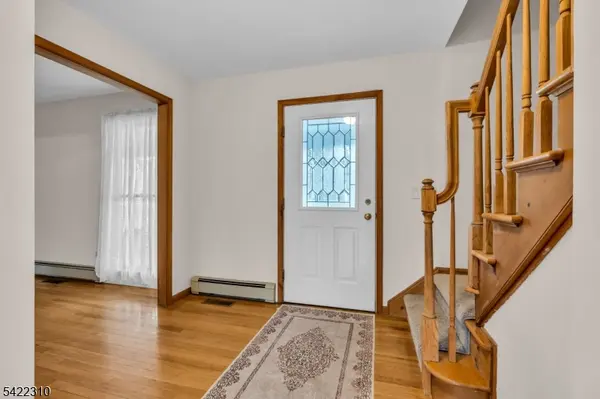 2 Lenape Dr, Stanhope Boro, NJ 07874