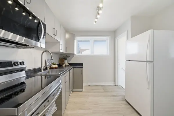 708 Carnegie AVE, Oshawa, ON L1G 4R6