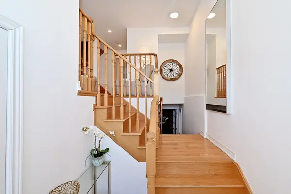 77 Benjamin Hood CRES, Vaughan, ON L4K 5M7