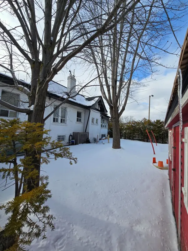 3825 Bloor ST W #bsmt, Toronto W08, ON M9B 1K9