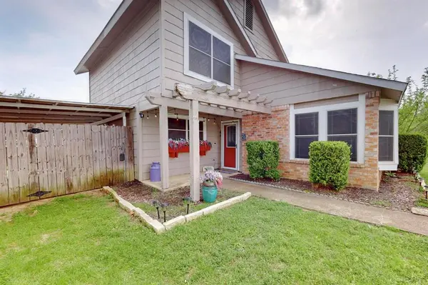 9945 Pack Saddle Trail, Fort Worth, TX 76108