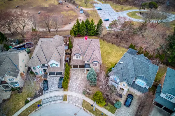 169 Spring Azure CRES, Oakville, ON L6L 6V7