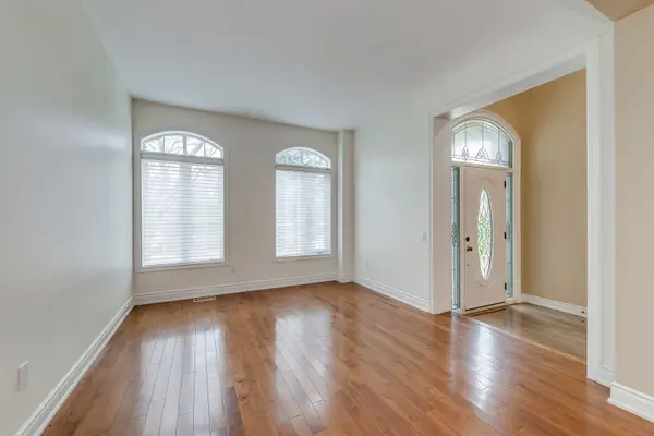 169 Spring Azure CRES, Oakville, ON L6L 6V7