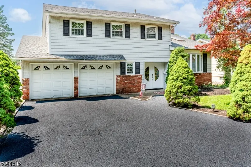 34 Lincoln St, Roseland Boro, NJ 07068