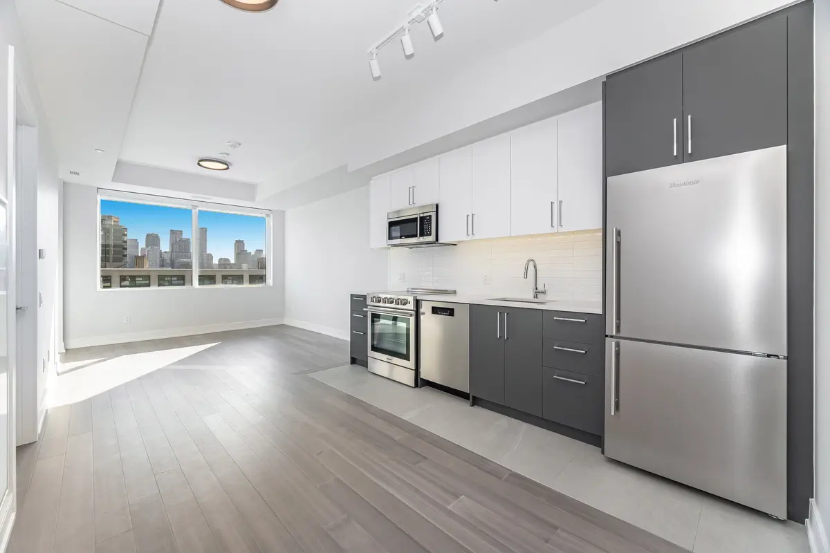 664 Spadina AVE #807, Toronto C01, ON M5S 2H7