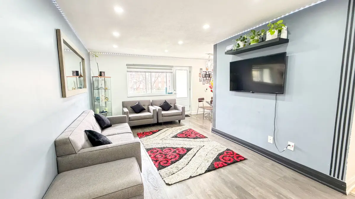 2485 Woking CRES #201, Mississauga, ON L5K 1Z6