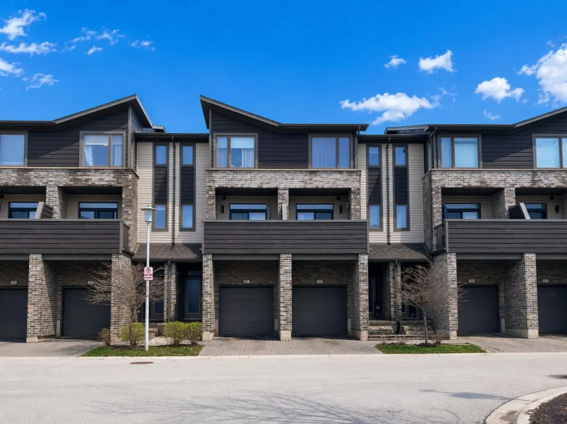 1960 DALMAGARRY RD #228, London North, ON N6G 0T8