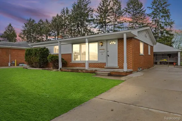 20836 Whitlock DR, Dearborn Heights, MI 48127