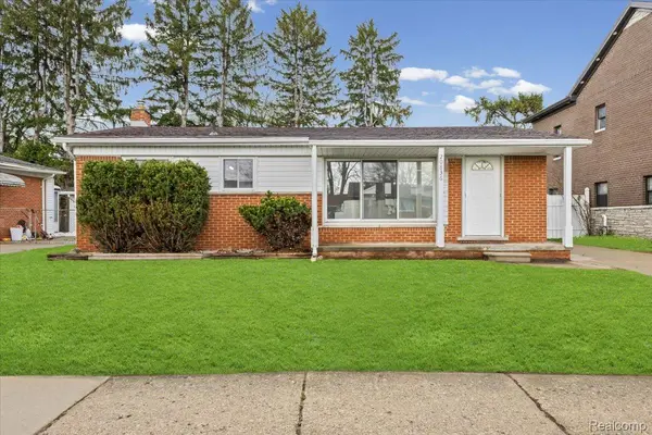 20836 Whitlock DR, Dearborn Heights, MI 48127