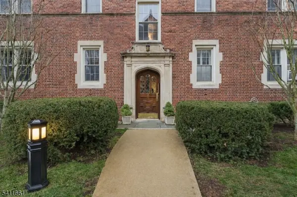 133 Summit Ave #16, Summit City, NJ 07901