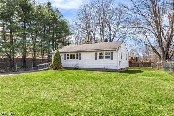 191 Lindley Ct, Andover Boro, NJ 07821