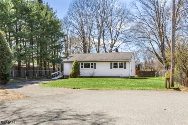 191 Lindley Ct, Andover Boro, NJ 07821