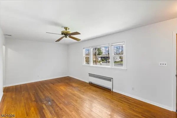 191 Lindley Ct, Andover Boro, NJ 07821