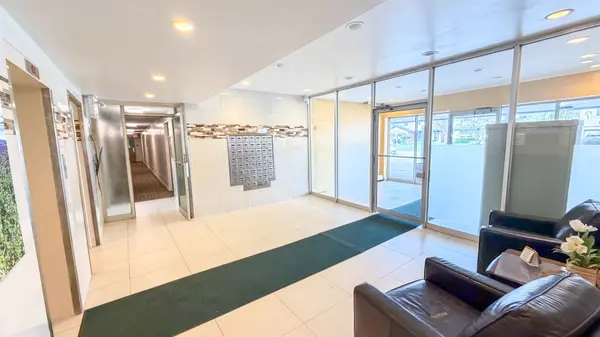 2485 Woking CRES #201, Mississauga, ON L5K 1Z6