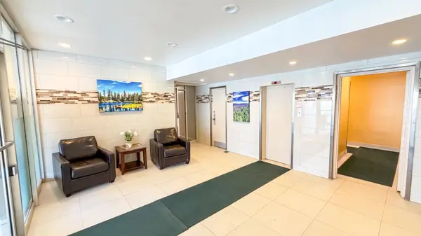 2485 Woking CRES #201, Mississauga, ON L5K 1Z6