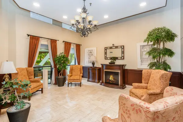 3650 Kaneff CRES #PH6, Mississauga, ON L5A 4A1