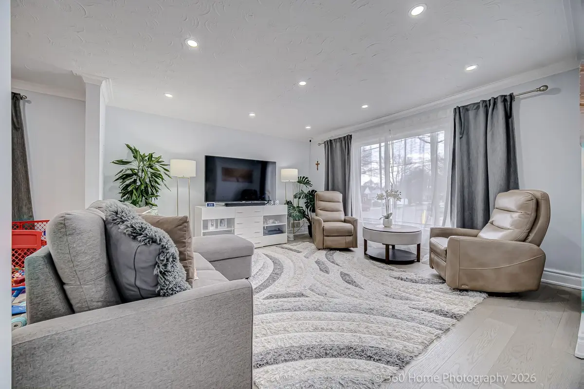 17 Montvale DR, Toronto E08, ON M1M 3E5