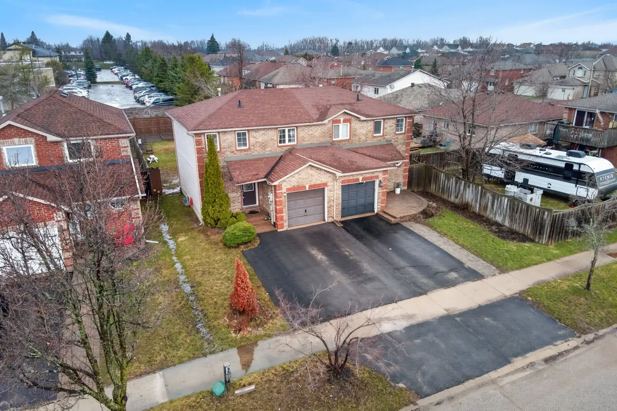 53 Dunsmore LN, Barrie, ON L4M 6Z9