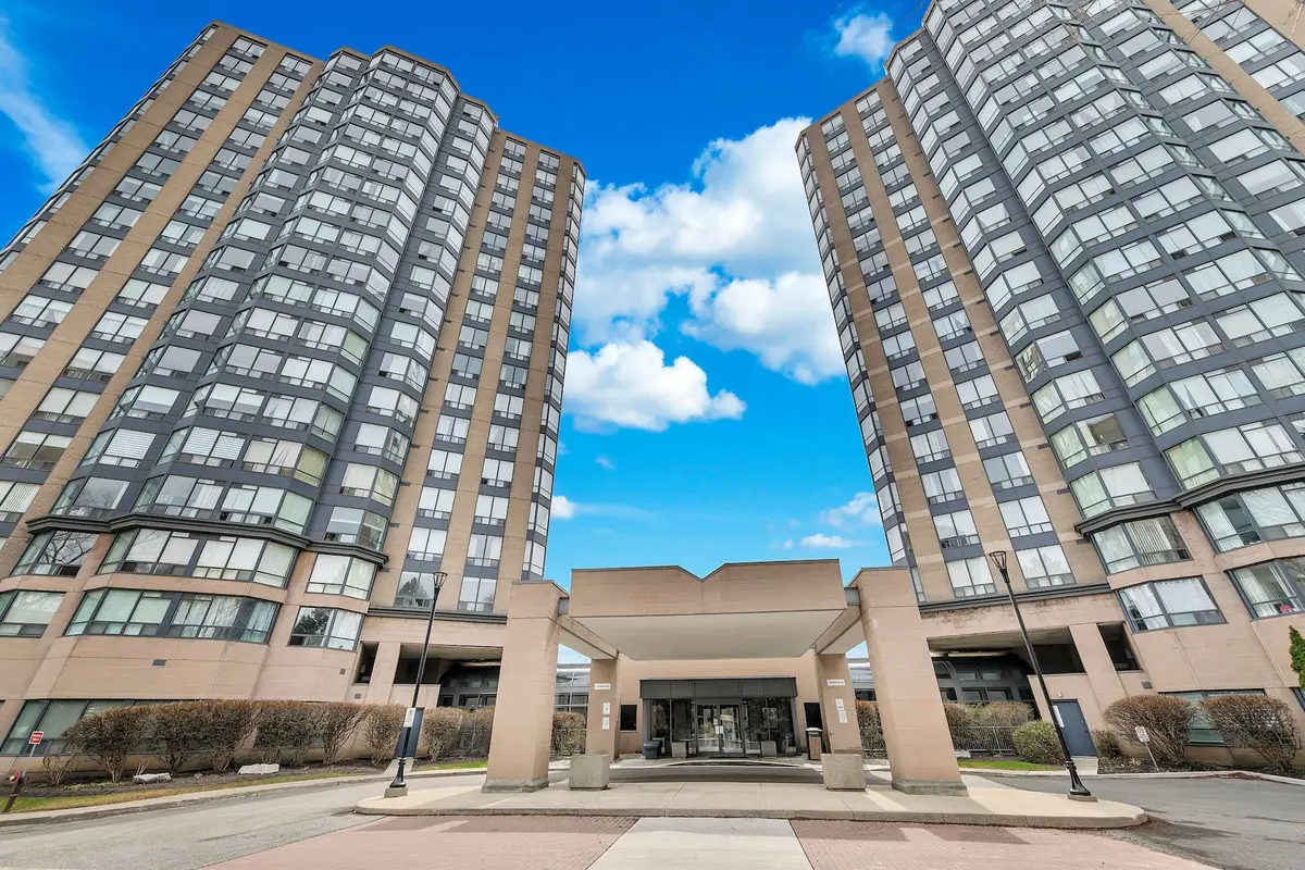 3 Hickory Tree RD #102, Toronto W04, ON M9N 3W5