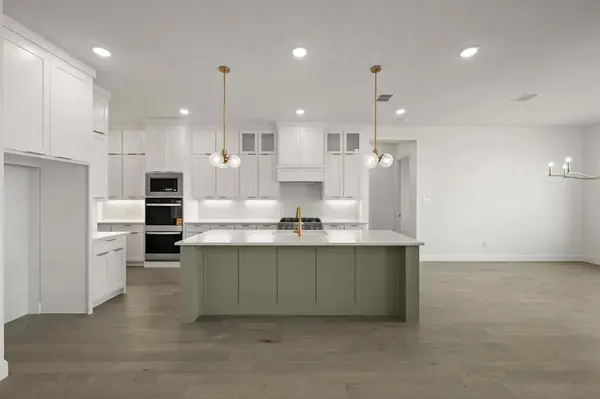 1608 Rolling Oaks Drive, Fort Worth, TX 76008