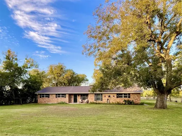 945 Brickyard Road,  West,  TX 76691