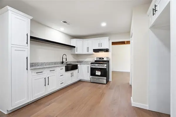 208 Shoreline Drive, Azle, TX 76020