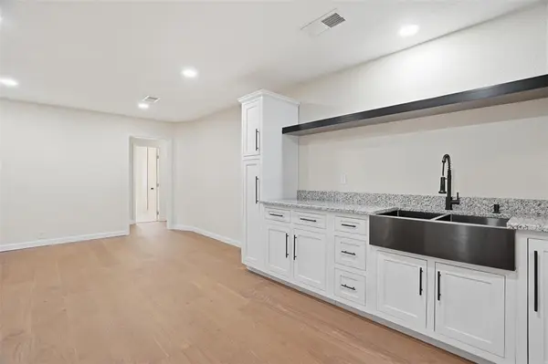 208 Shoreline Drive, Azle, TX 76020