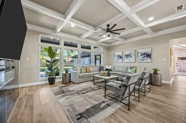 621 Evergreen Drive, Hurst, TX 76054