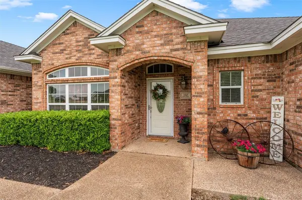 330 N Quail Run Drive, West, TX 76691