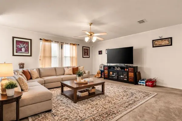 1300 Castle Ridge Road, Fort Worth, TX 76140