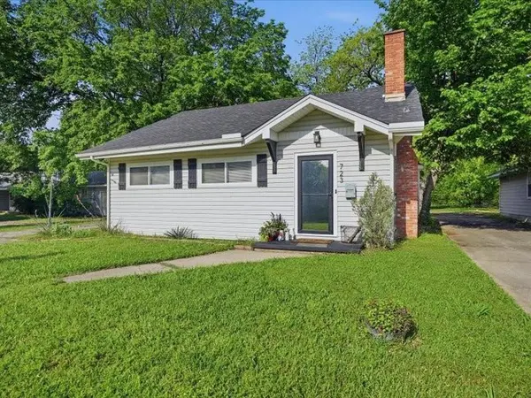 723 S Dixon Street, Gainesville, TX 76240