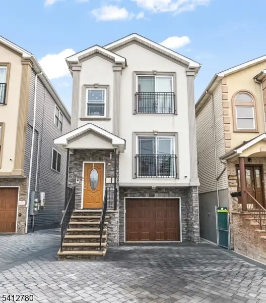 56 Delaware St, Elizabeth City, NJ 07206