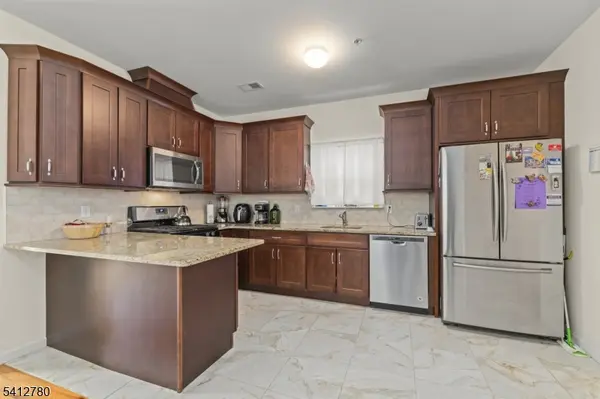 56 Delaware St, Elizabeth City, NJ 07206