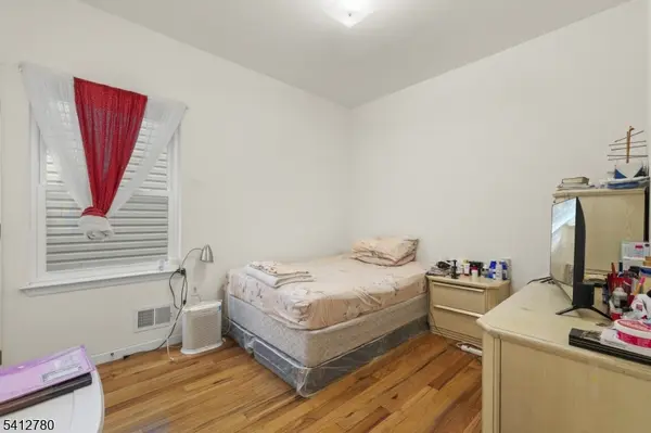 56 Delaware St, Elizabeth City, NJ 07206