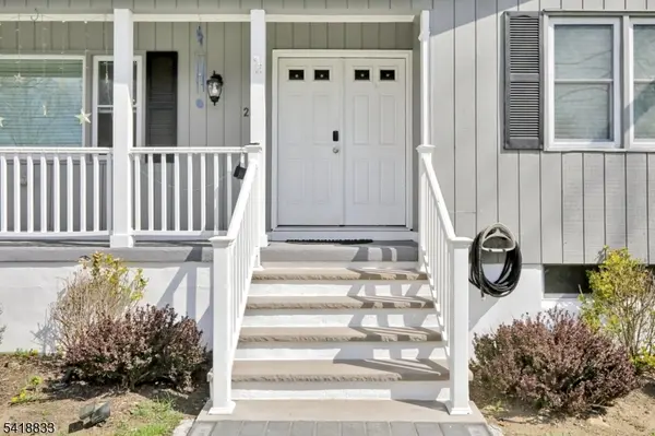 24 Yacht Club Dr, Jefferson Twp., NJ 07849