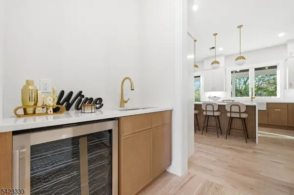 11 Elmwood Ct, Livingston Twp., NJ 07039