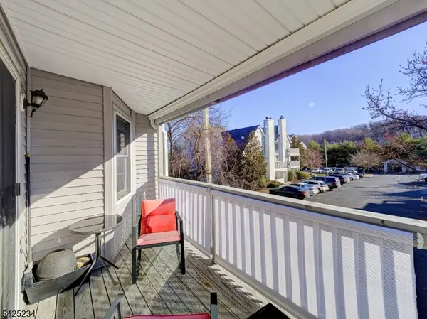 101 Quartz Ln, Paterson City, NJ 07501