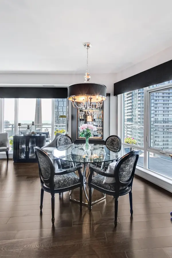 21 Widmer ST #3711, Toronto C01, ON M5V 0B8