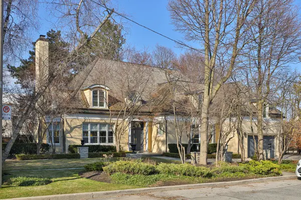 1 Glen Edyth PL, Toronto C02, ON M4V 2W1