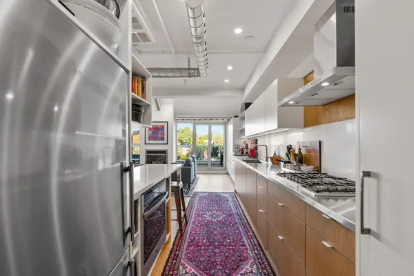 1852 Queen ST E #304, Toronto E02, ON M4L 1H1