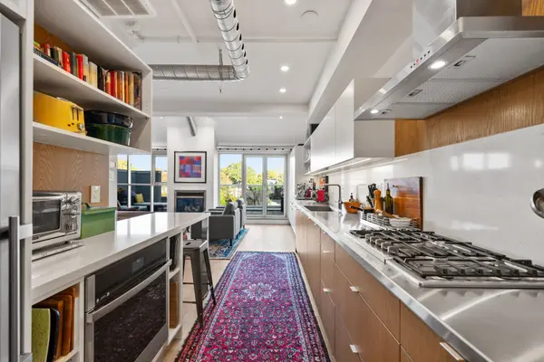 1852 Queen ST E #304, Toronto E02, ON M4L 1H1