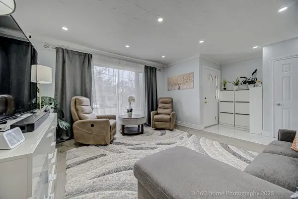 17 Montvale DR, Toronto E08, ON M1M 3E5